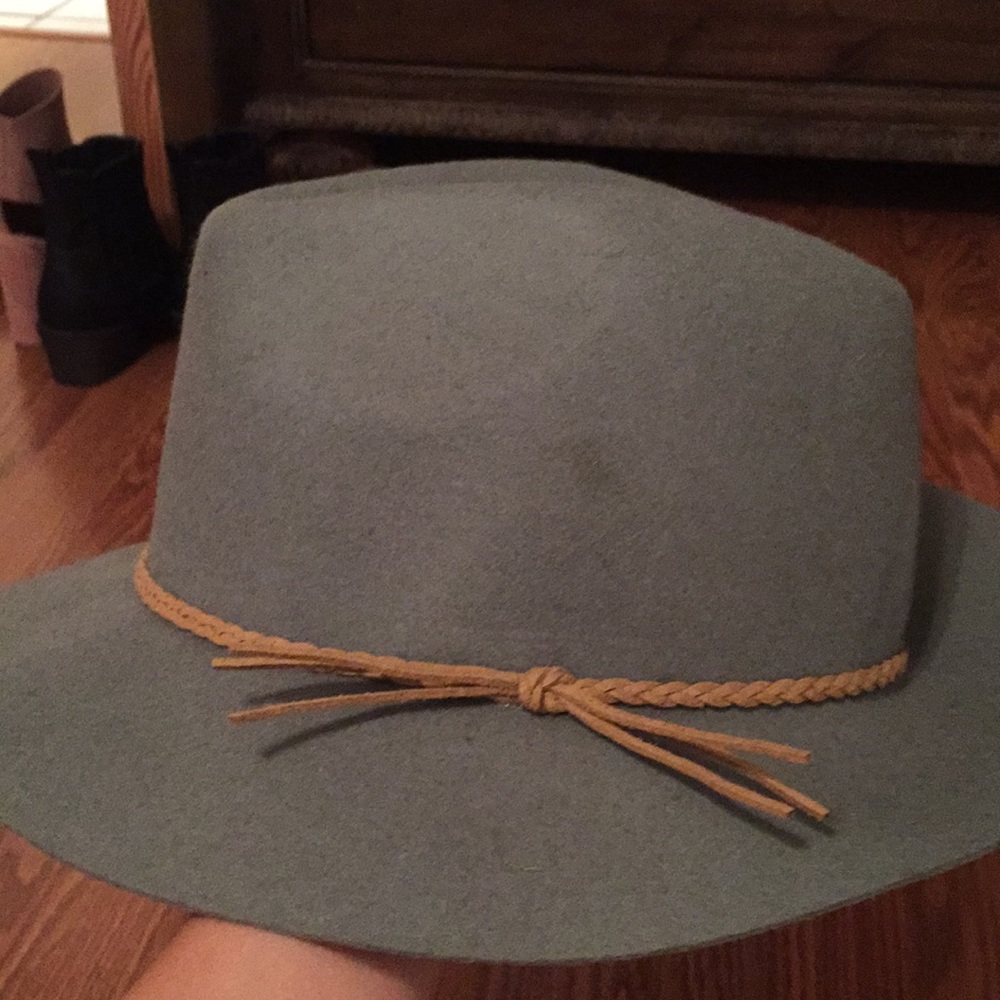 Gray wool hat - Picture 2 of 3
